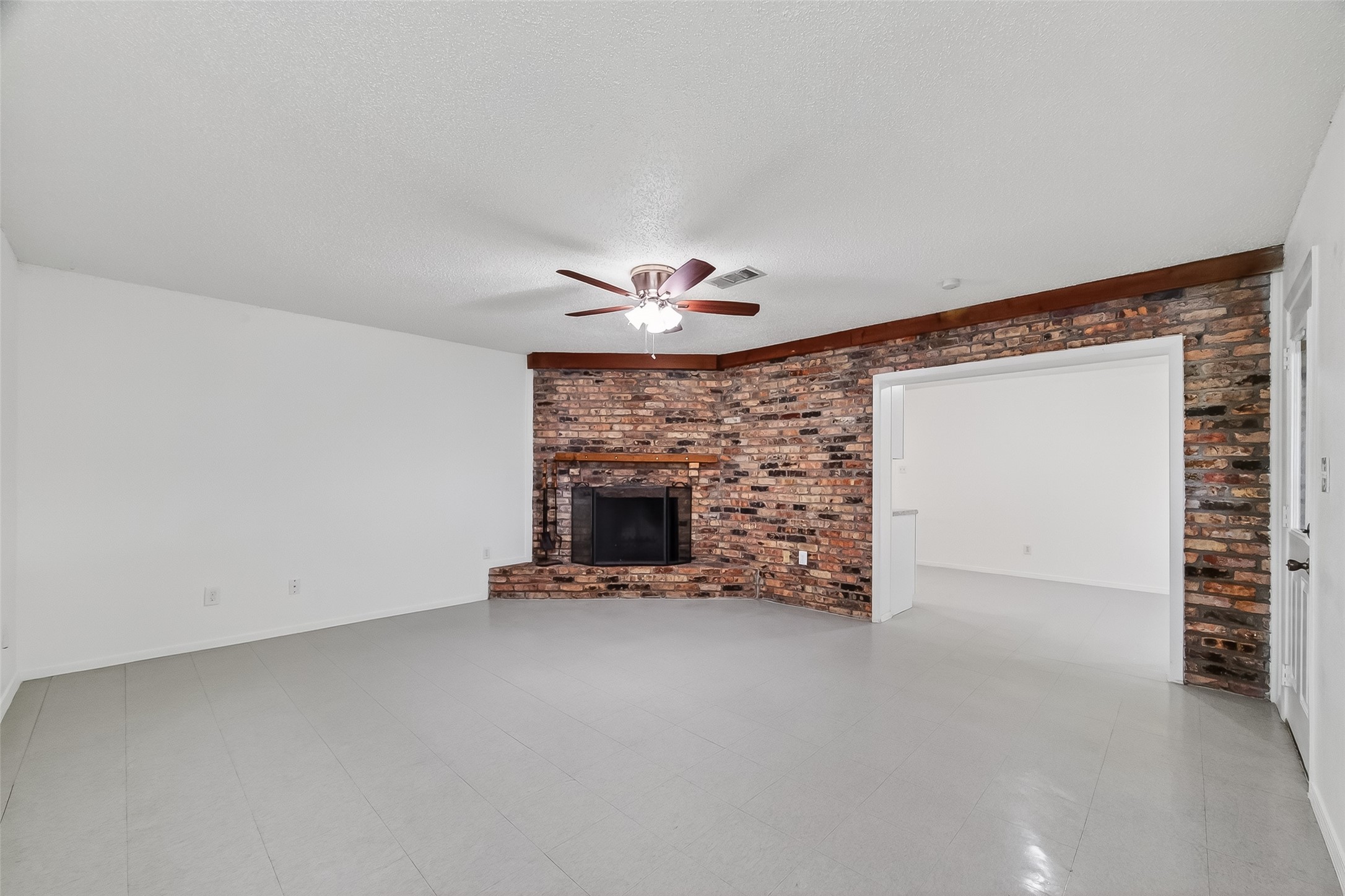 15022 Chipman Ln. Houston, TX 77060 - Photo 10 of 40 Den with fireplace