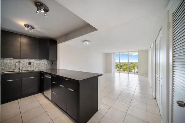 $2,100 | 16740 Northeast 9th Avenue, Unit 609, North Miami Beach, FL 33162