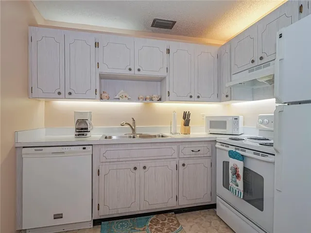 $1,800 | 5400 Jimmy Buffett Mem Highway, Unit E 11, Vero Beach, FL 32963