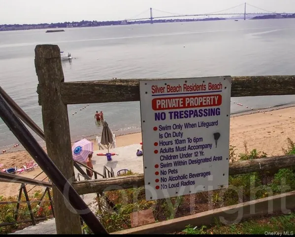 a picture of a bench