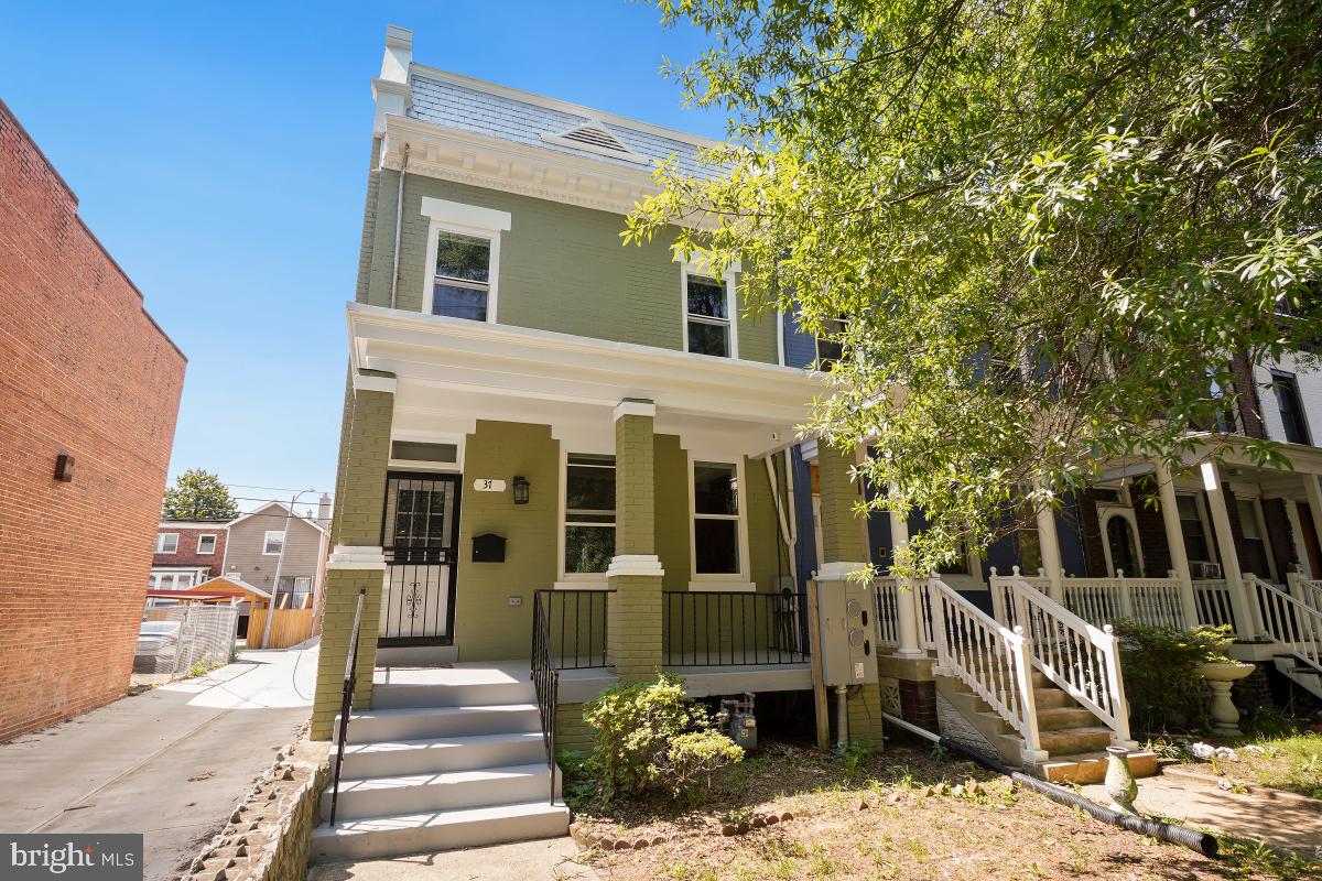 37 Michigan Avenue Northeast Washington, DC 20002 - Photo 3 of 31 a front view of a house with a garden