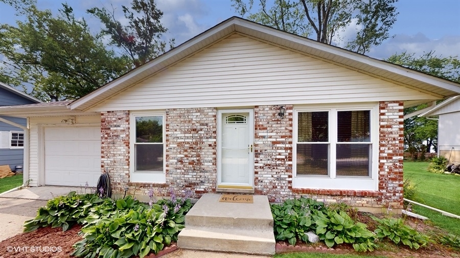 2321 Spring Hill Lane Lindenhurst, IL 60046 - Photo 3 of 30 a front view of a house with garden