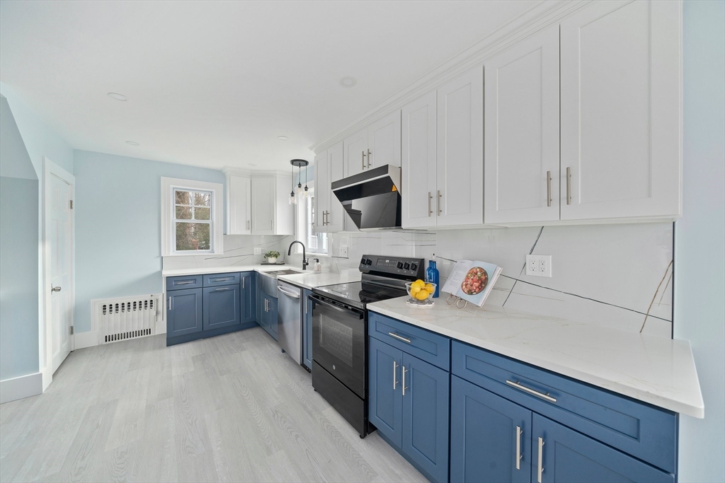 18 Norfolk Road Randolph, MA 02368 - Photo 8 of 38 Gallery Image 8