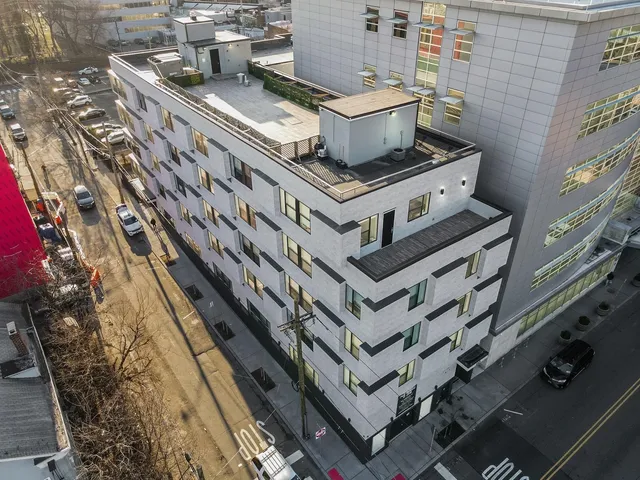 $1,850 | 253 Academy Street, Unit 404, Jersey City, NJ 07306