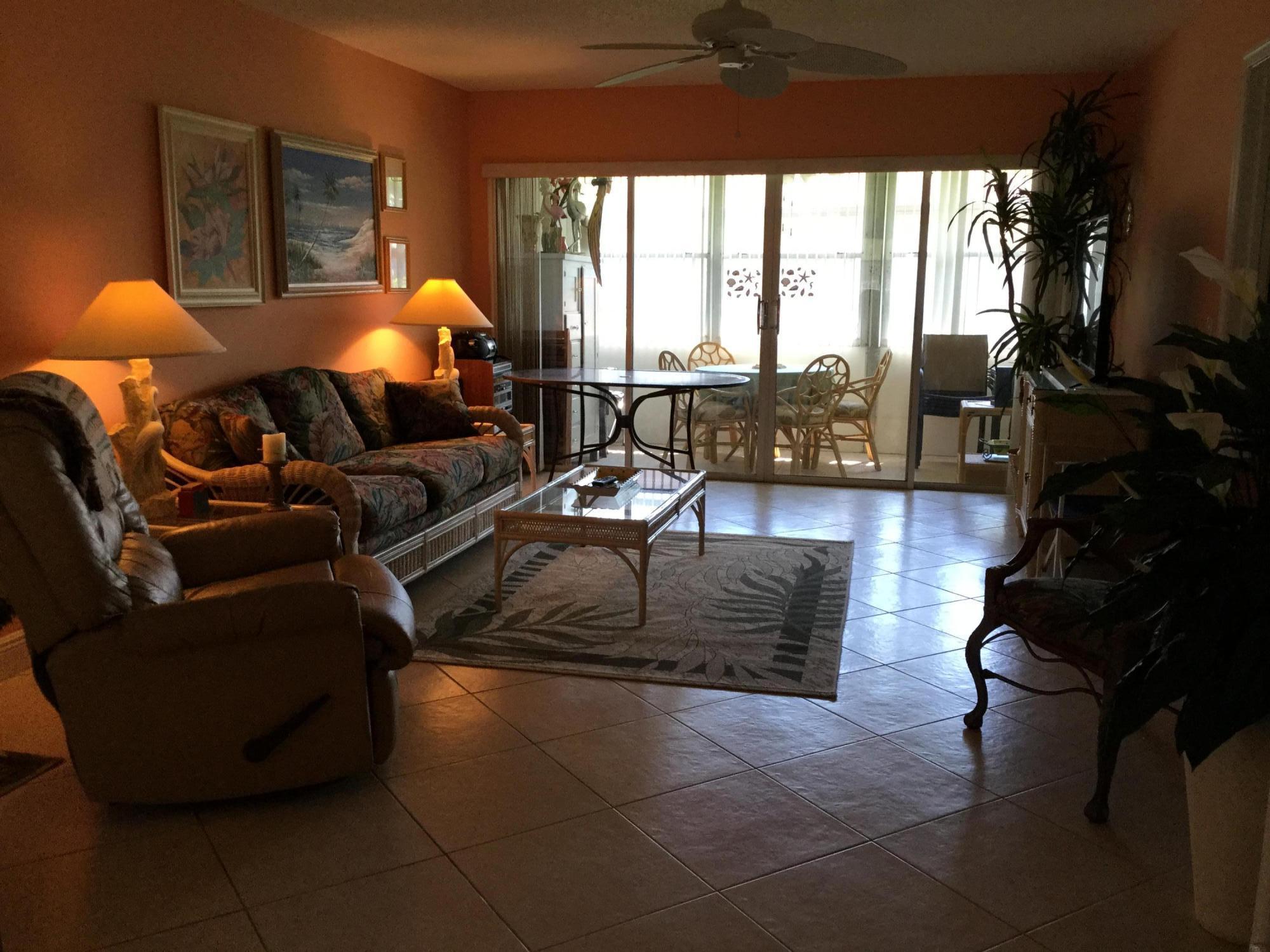 606 Hummingbird Lane Delray Beach, FL 33445 - Photo 18 of 43 LIVING ROOM