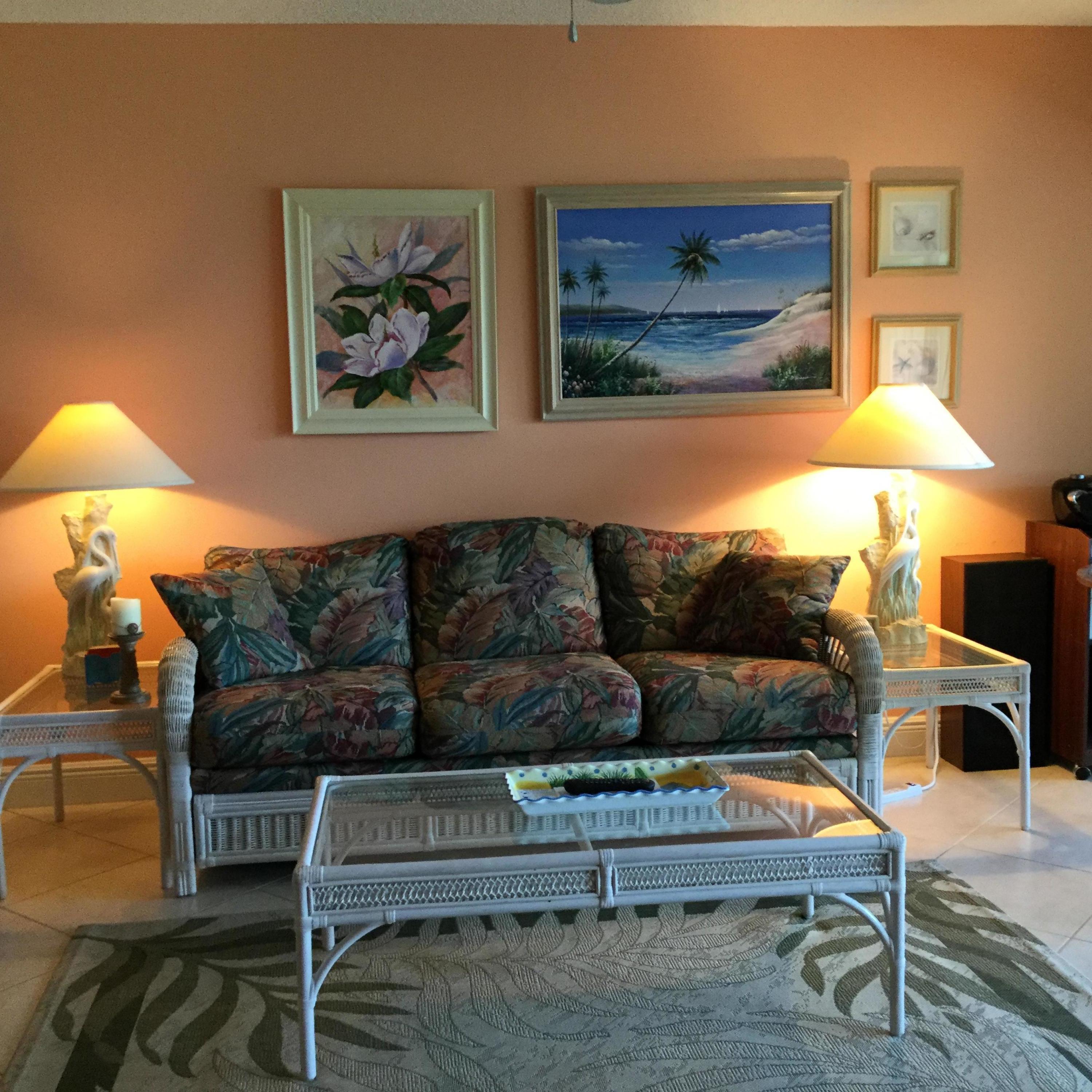 606 Hummingbird Lane Delray Beach, FL 33445 - Photo 20 of 43 LIVING ROOM