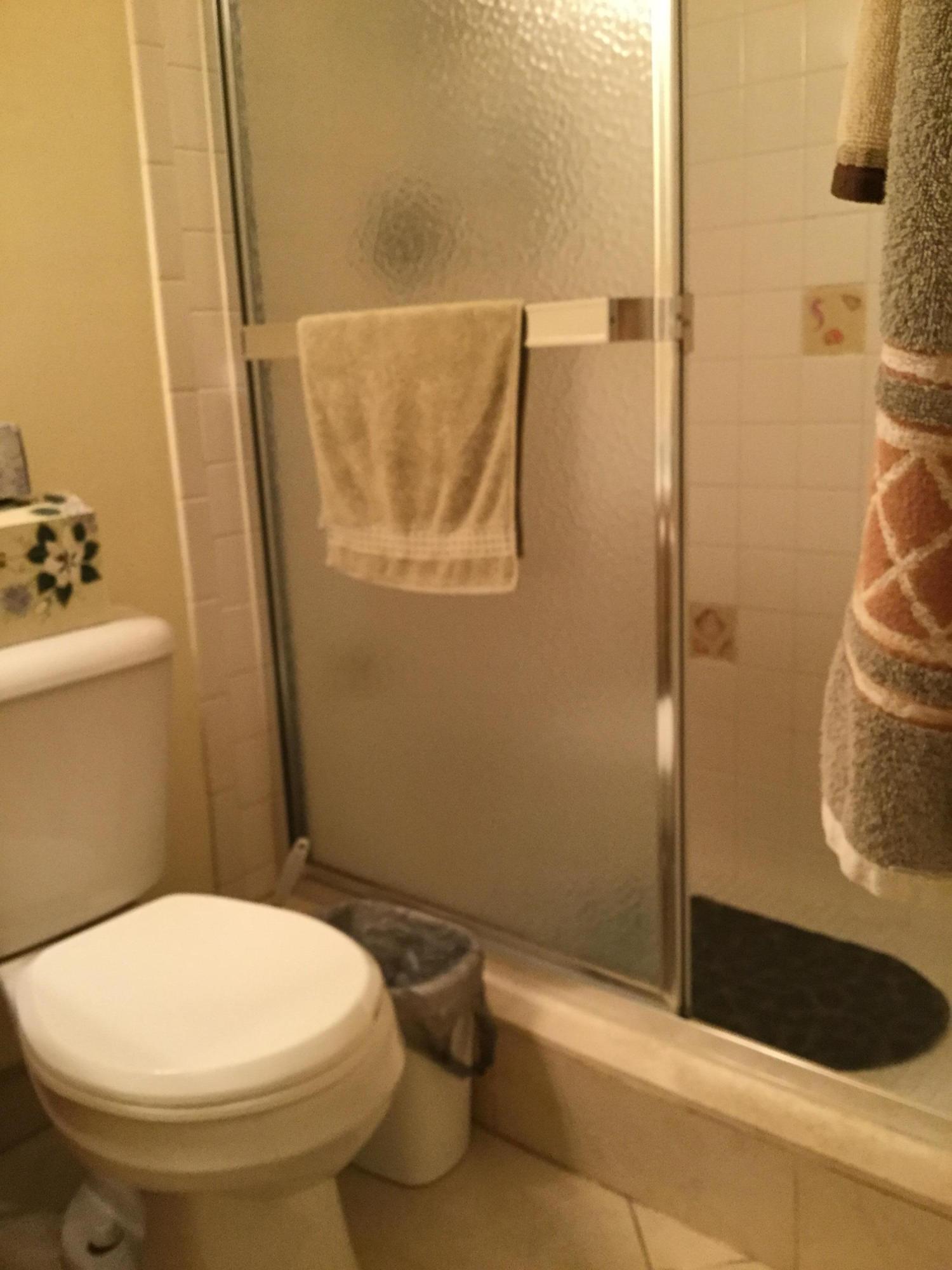 606 Hummingbird Lane Delray Beach, FL 33445 - Photo 37 of 43 GUEST BATH