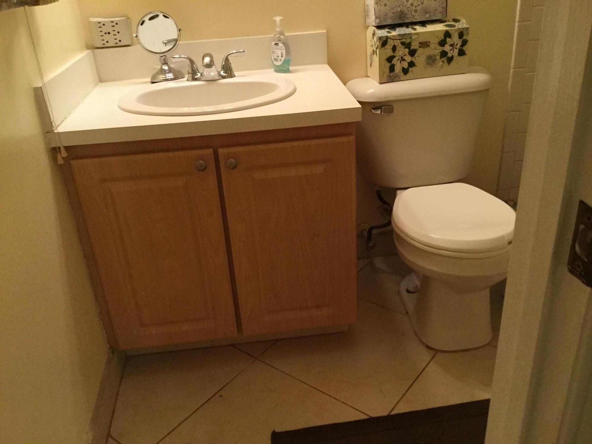 606 Hummingbird Lane Delray Beach, FL 33445 - Photo 38 of 43 GUEST BATH