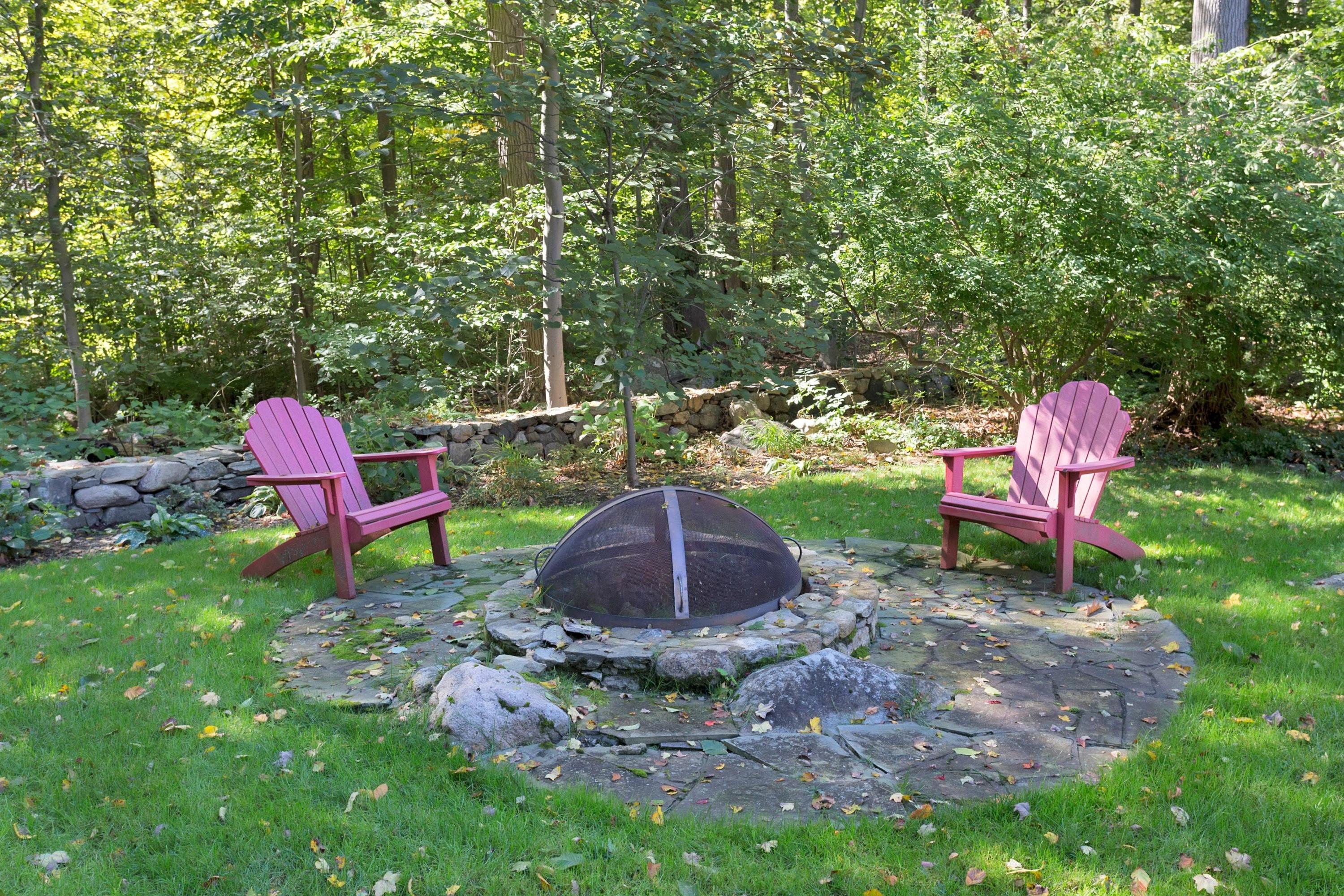 44 Deepwood Road Darien, CT 06820 - Photo 44 of 45 a garden view with a seating space