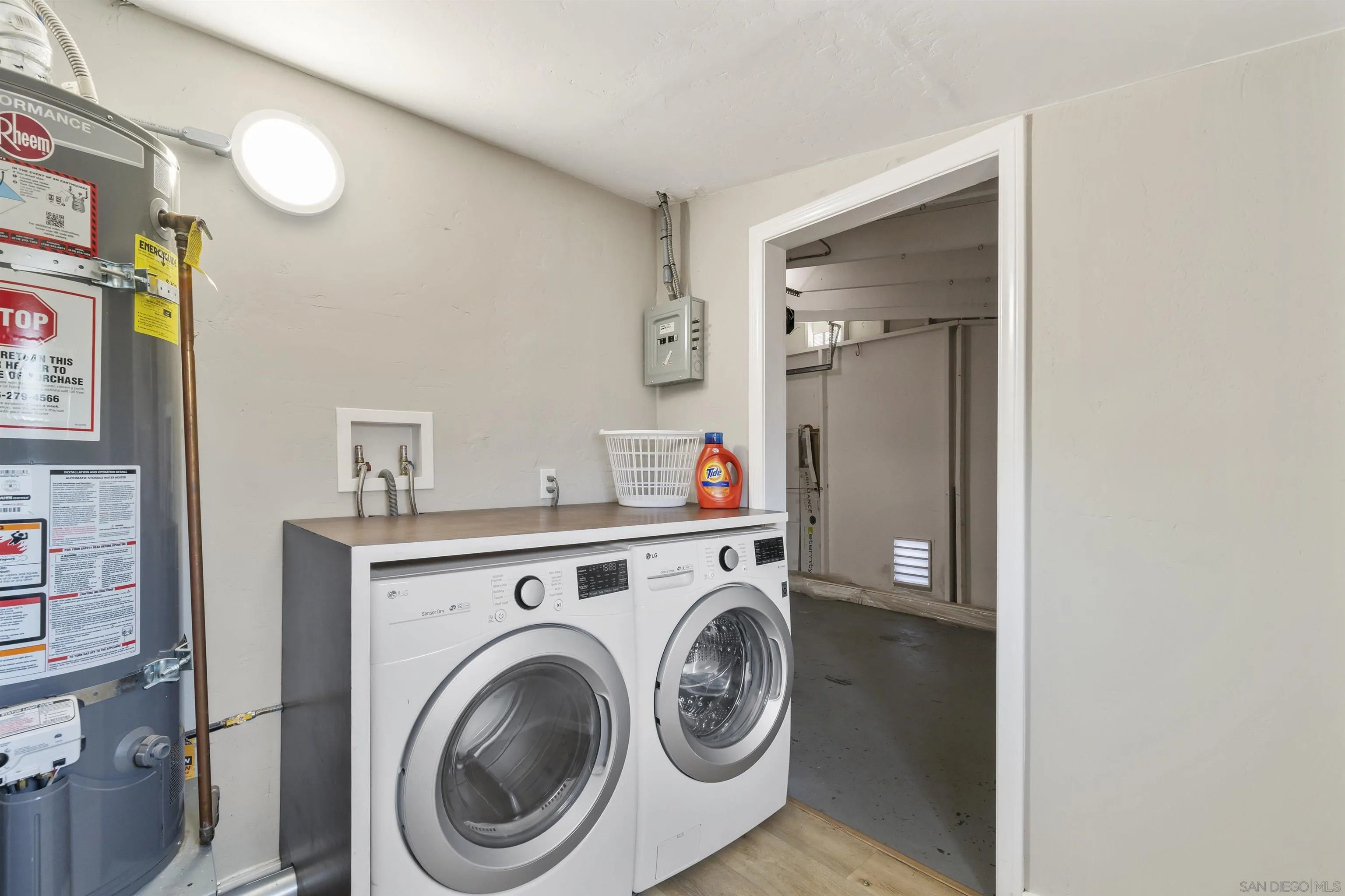 1007 Holly Avenue Imperial Beach, CA 91932 - Photo 26 of 39 a view of livingroom with washer and dryer