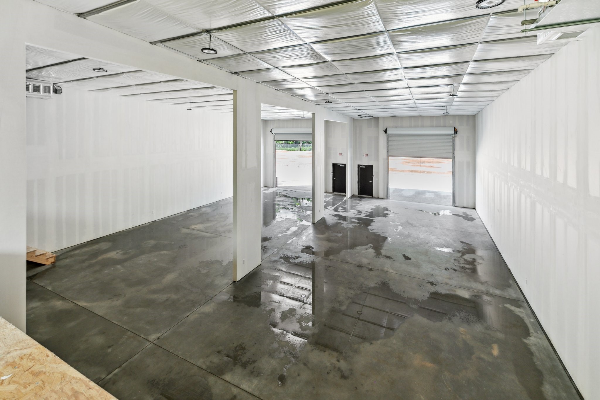 12402 Malcomson Road Houston, TX 77070 - Photo 32 of 50 a view of a hallway