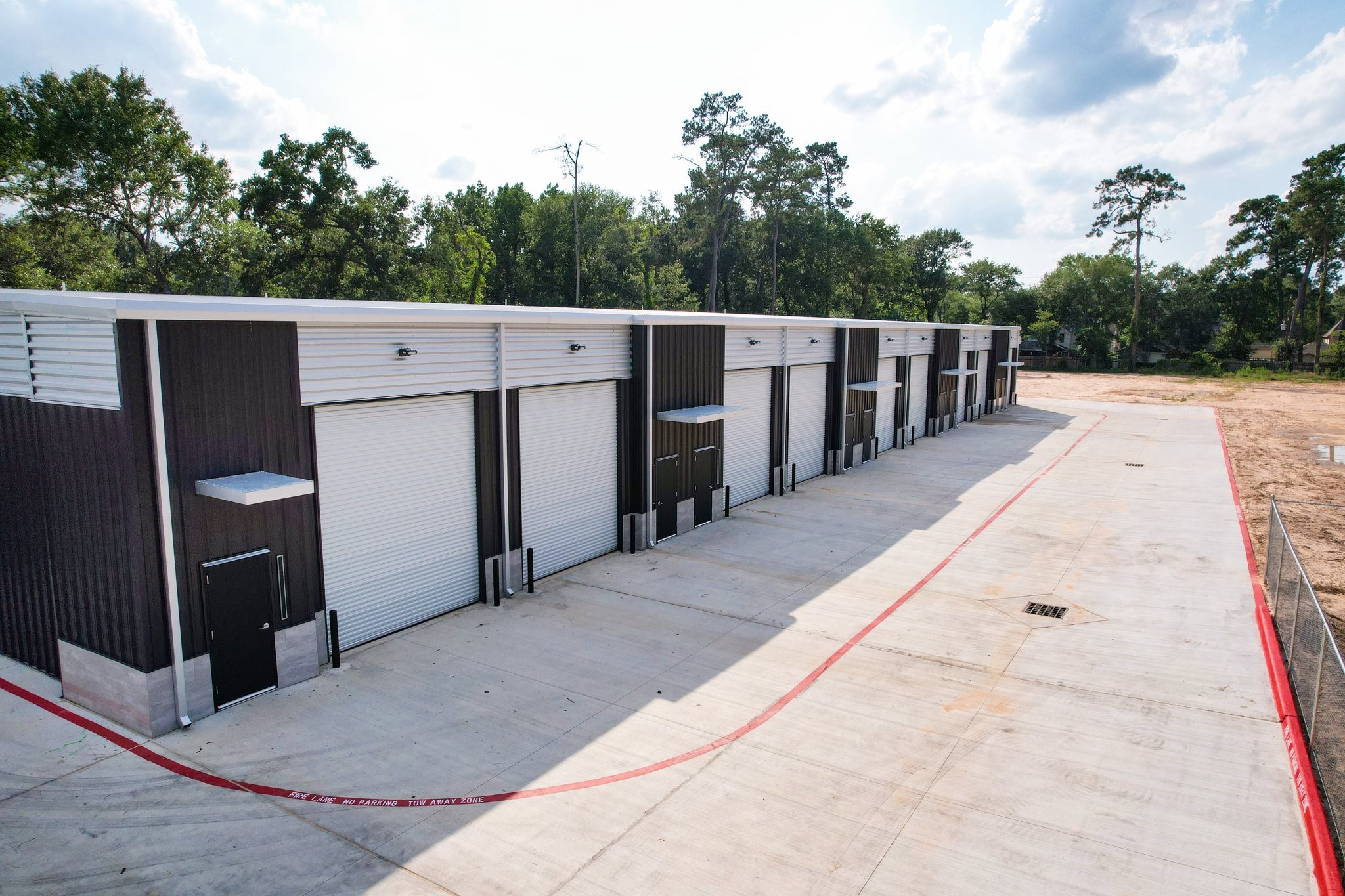 12402 Malcomson Road Houston, TX 77070 - Photo 39 of 50 a view of a backyard with wooden fence