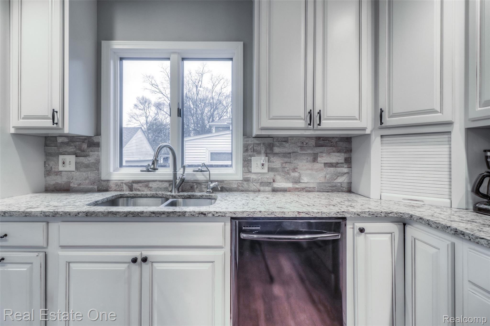 360 Linwood Avenue Rochester, MI 48307 - Photo 13 of 50 360 Linwood_LRT-2019_-11.JPG