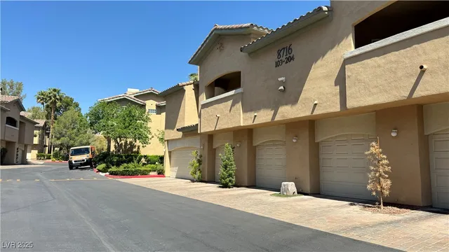 $2,095 | 8720 Red Brook Drive, Unit 202, Las Vegas, NV 89128