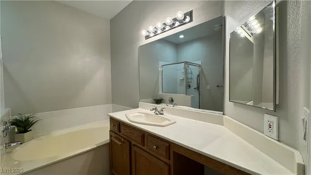 $2,095 | 8720 Red Brook Drive, Unit 202, Las Vegas, NV 89128