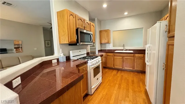 $2,095 | 8720 Red Brook Drive, Unit 202, Las Vegas, NV 89128