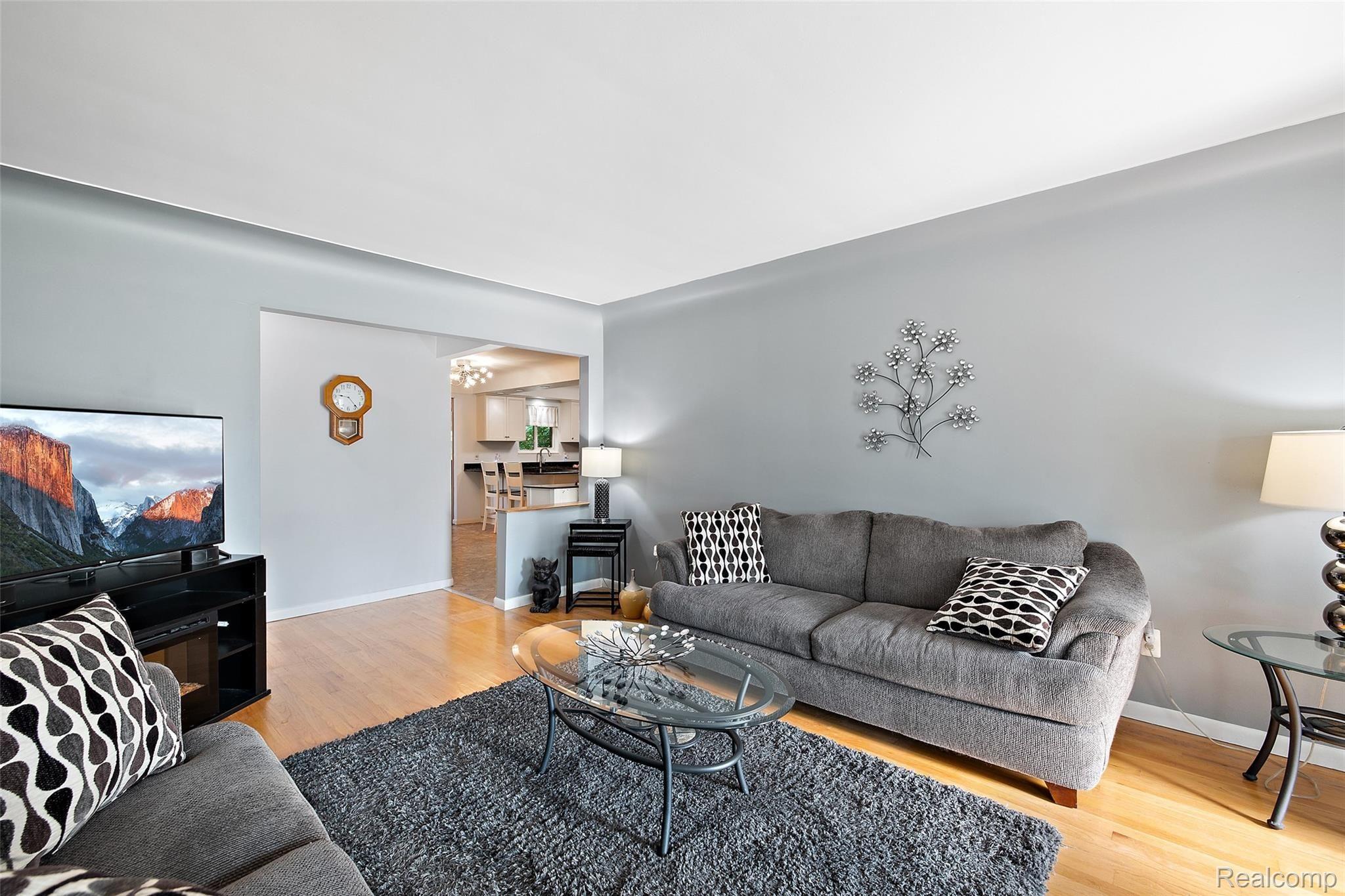 29357 Ridgefield Avenue Warren, MI 48088 - Photo 10 of 49 29537 Ridgefield-20.jpg