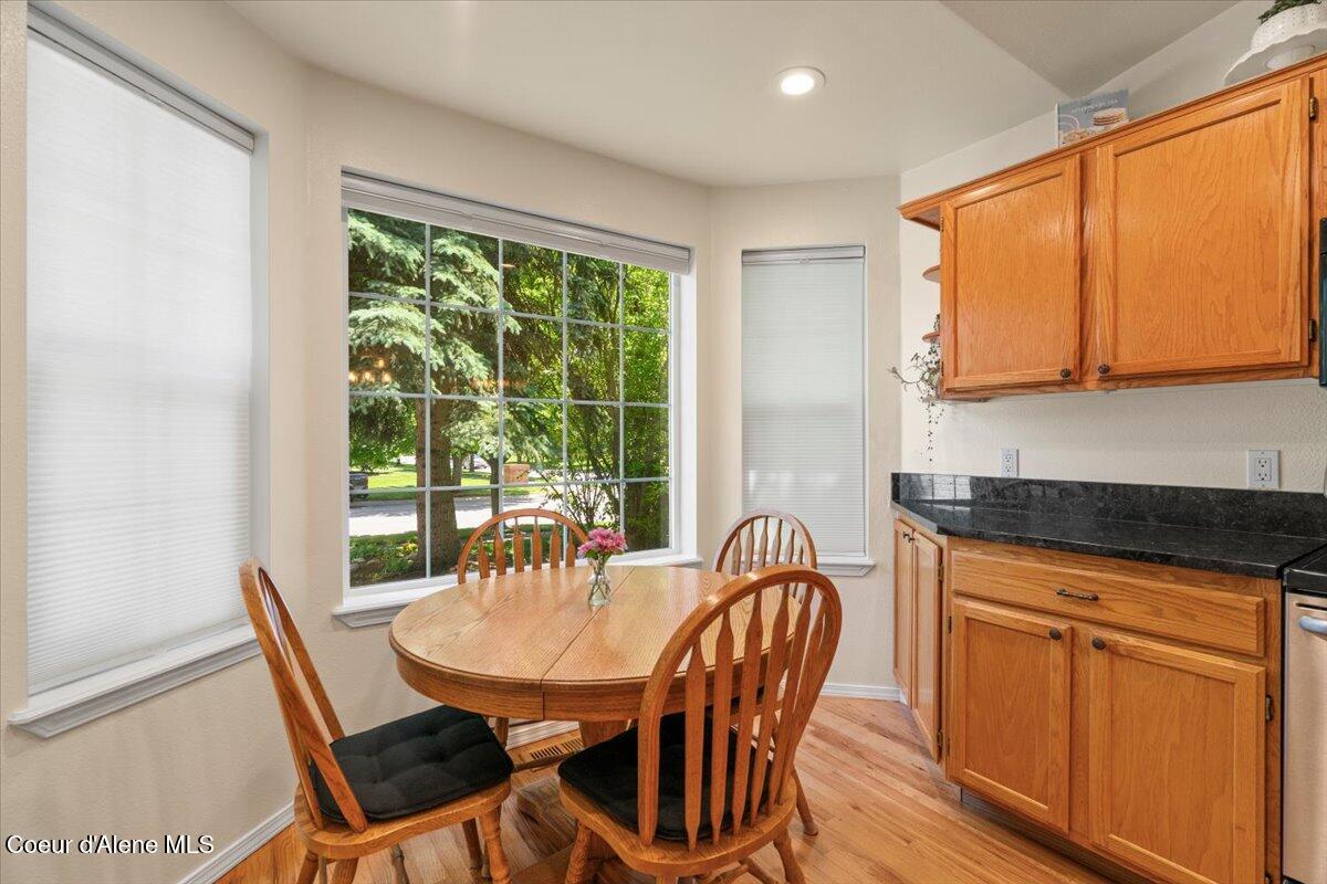 5765 North Carlisle Road Coeur D'Alene, ID 83815 - Photo 19 of 62 19-Breakfast Nook