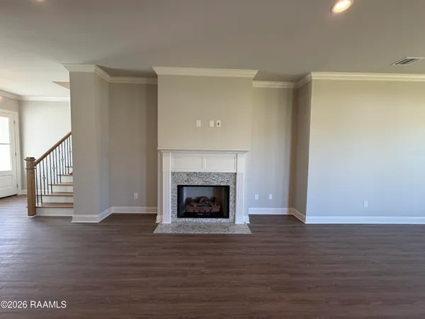 $441,992 | 304 High Pt Way, Youngsville, LA 70592