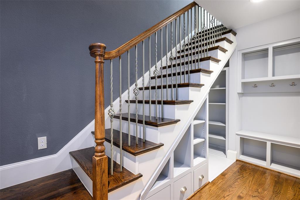 3935 Dunhaven Road Dallas, TX 75220 - Photo 29 of 38 Upstairs Leads to 4th bedroom
