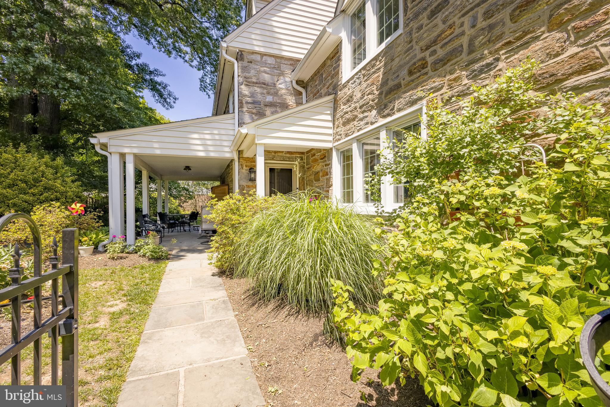 324 Holmecrest Road Jenkintown, PA 19046 - Photo 2 of 35