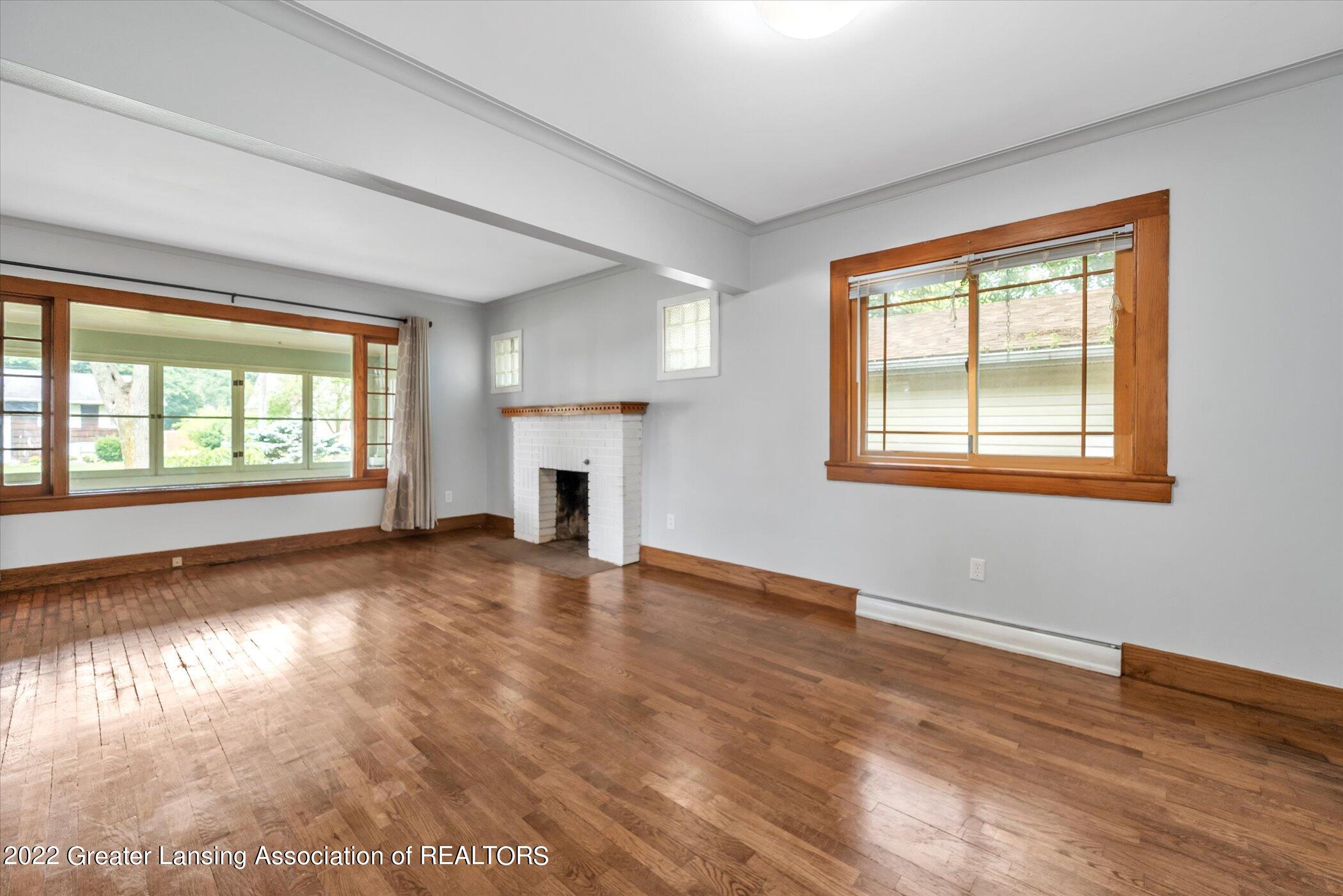 722 Robins Road Lansing, MI 48917 - Photo 12 of 40 Living Room