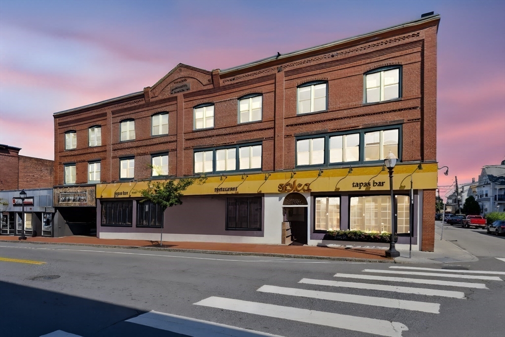 6 Cushing Street, Unit 1 Waltham, MA 02453 - Photo 3 of 42