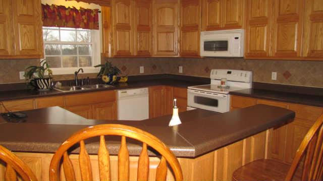 674 Barnsville Road Summertown, TN 38483 - Photo 3 of 18 Gallery Image 3