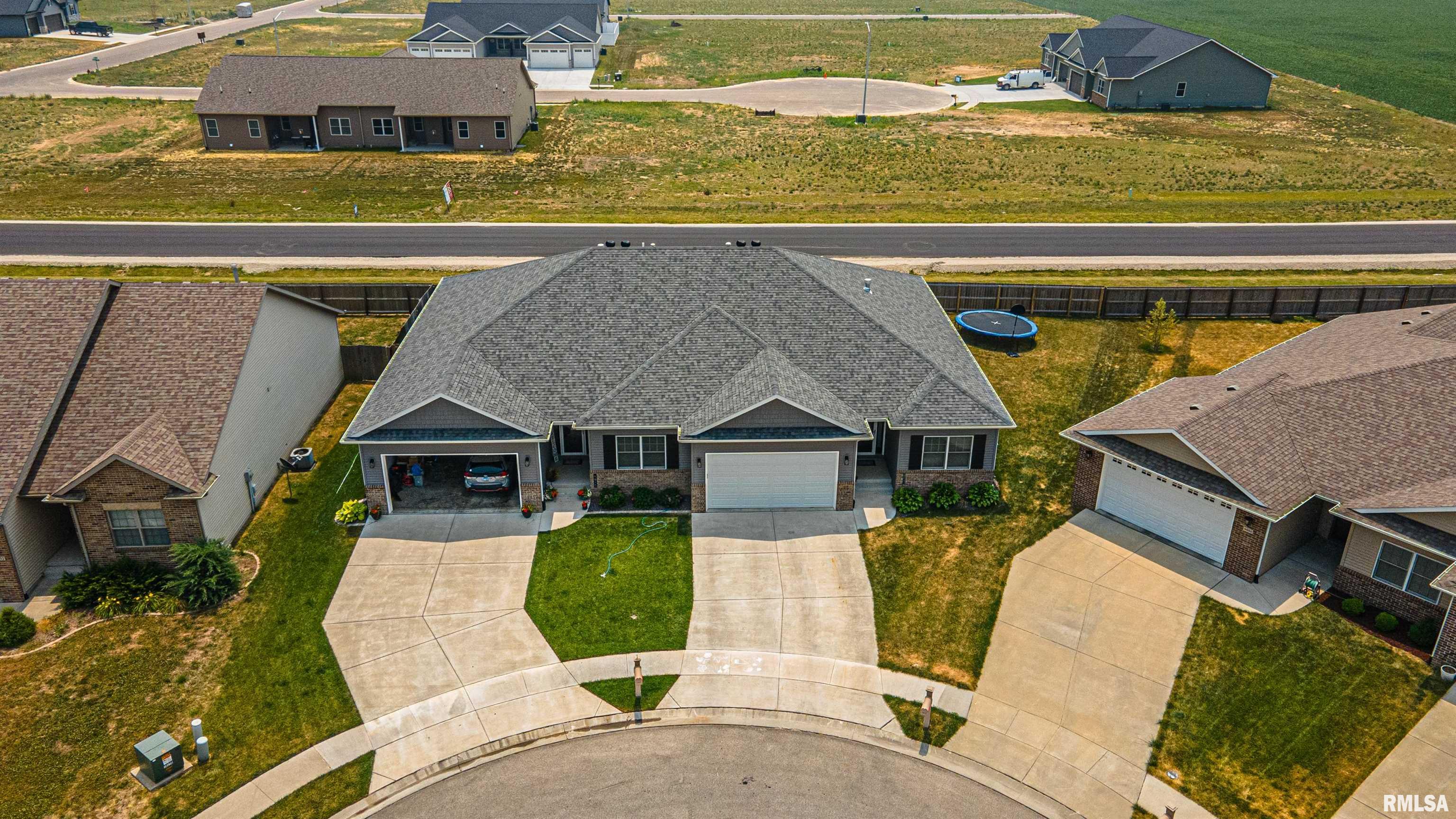 4642 Thompson Road Springfield, IL 62711 - Photo 3 of 46