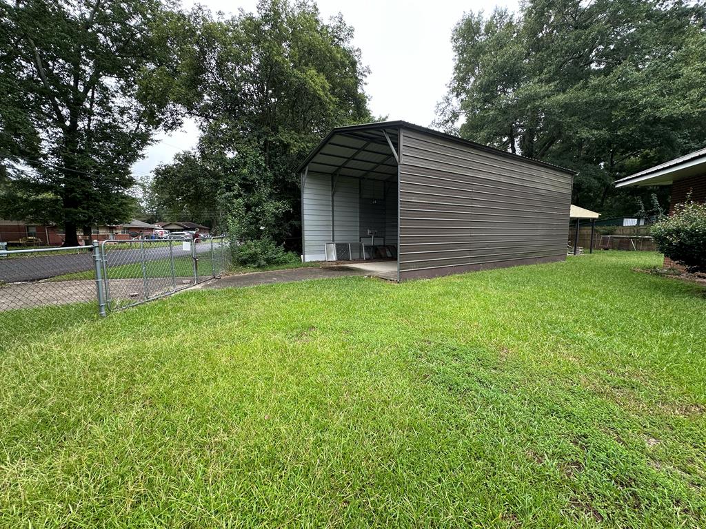 3042 Colonial Drive Columbus, GA 31903 - Photo 5 of 29 a view of a back yard of the house