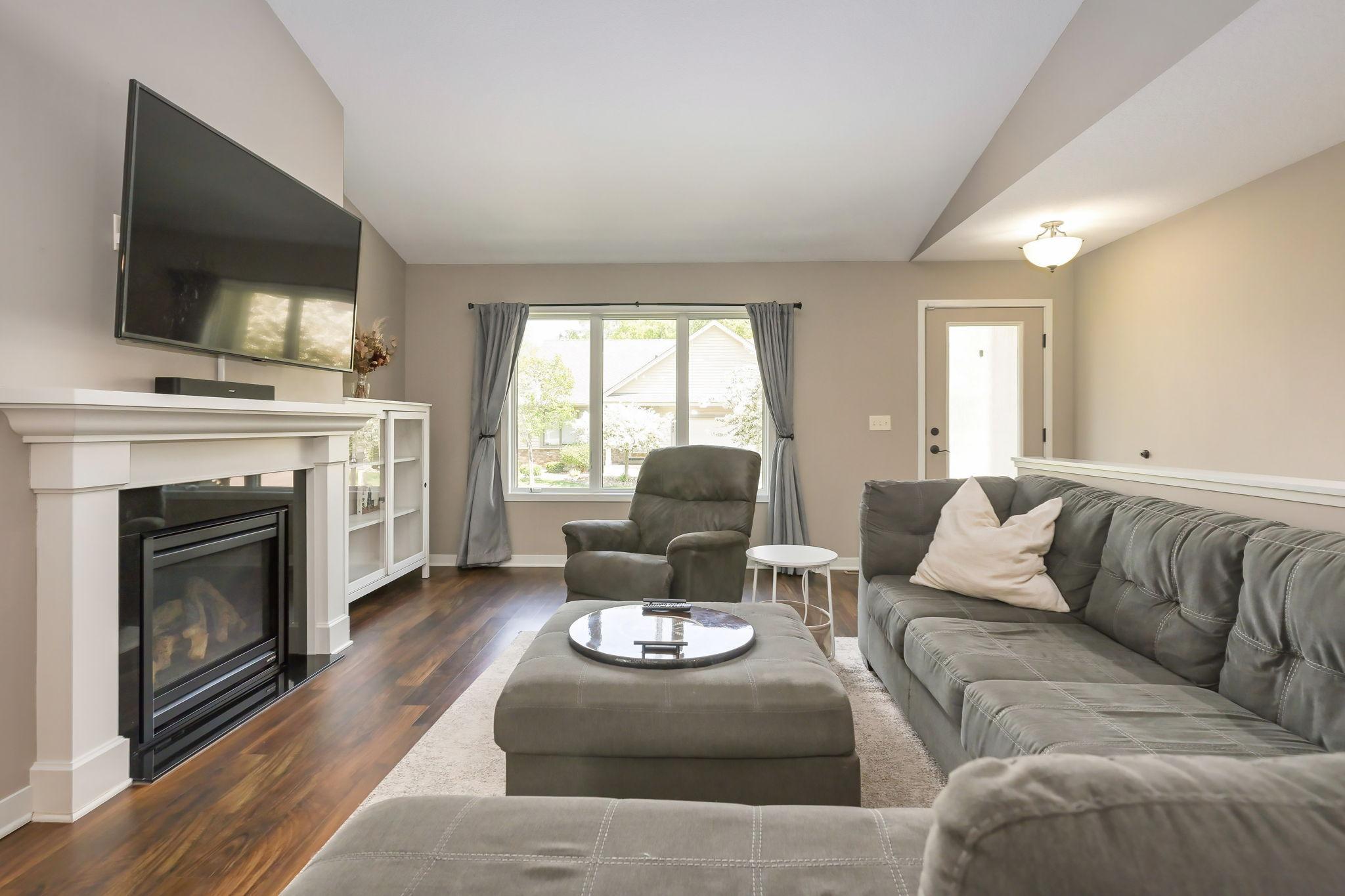 1003 Farrell Street South Maplewood, MN 55119 - Photo 4 of 40 Gallery Image 4