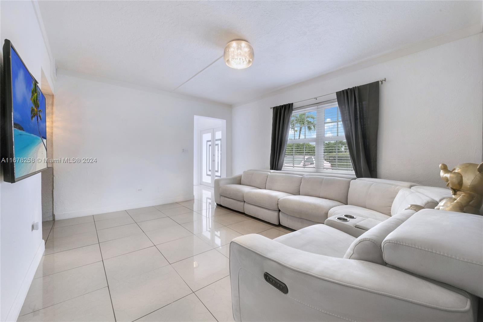 28920 Louisiana Road Homestead, FL 33033 - Photo 5 of 27 Gallery Image 5