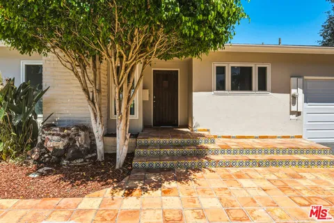 $1,899,000 | 2525 Ivanhoe Drive, Los Angeles, CA 90039