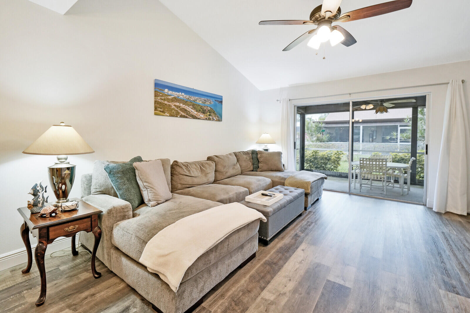 113 Pinewood Court Jupiter, FL 33458 - Photo 6 of 26 Living Room