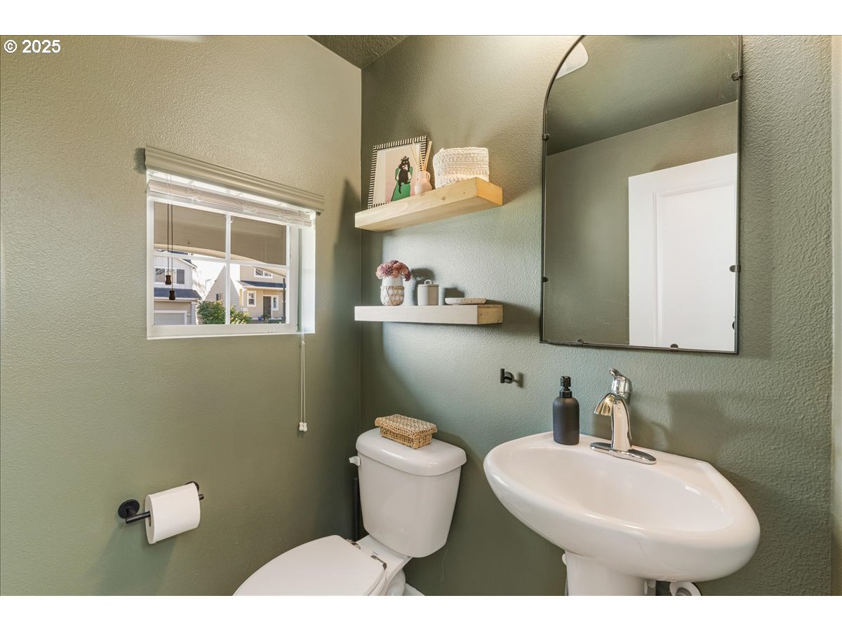 17019 Southeast Rhododendron Street Happy Valley, OR 97086 - Photo 9 of 25 Gallery Image 9