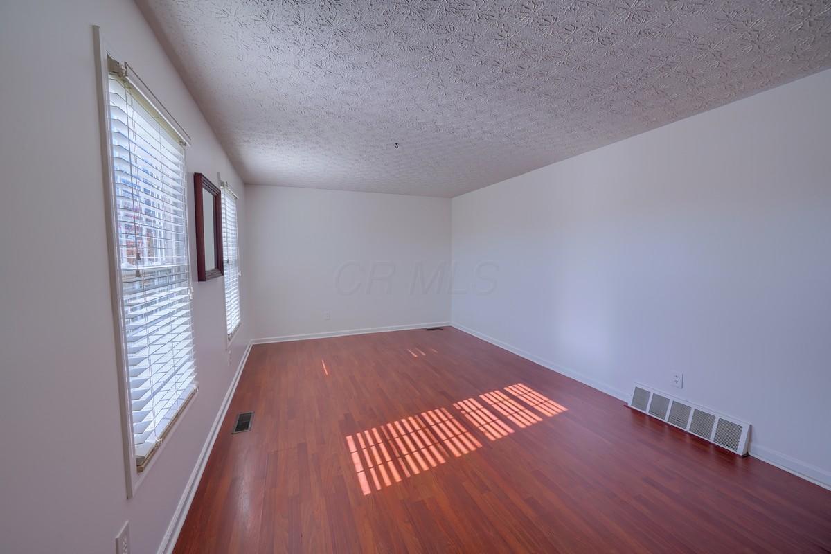 3252 West Case Road Dublin, OH 43017 - Photo 5 of 32 Gallery Image 5
