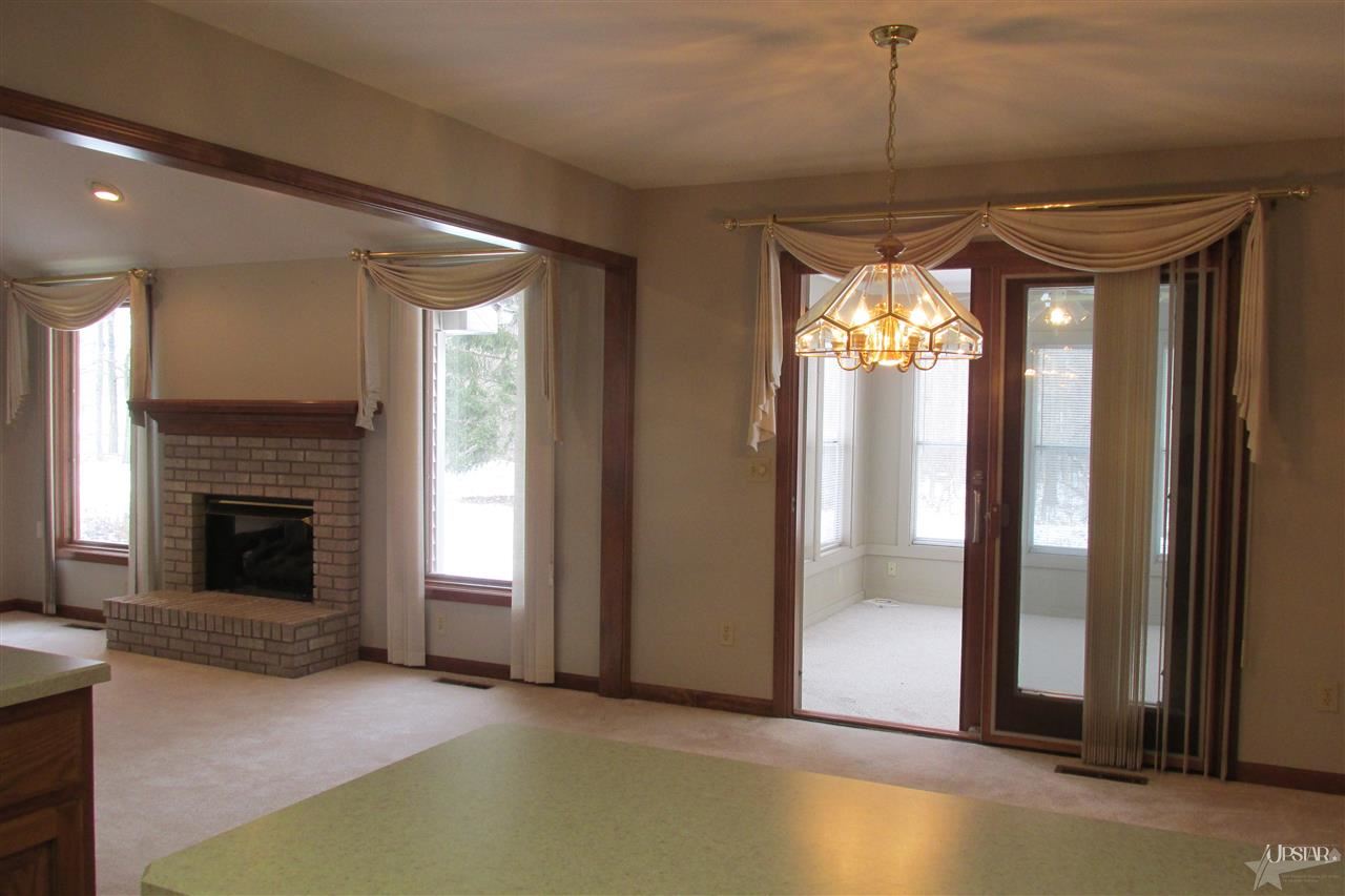 1926 Sweet Cider Road Fort Wayne, IN 46818 - Photo 3 of 22 Gallery Image 3