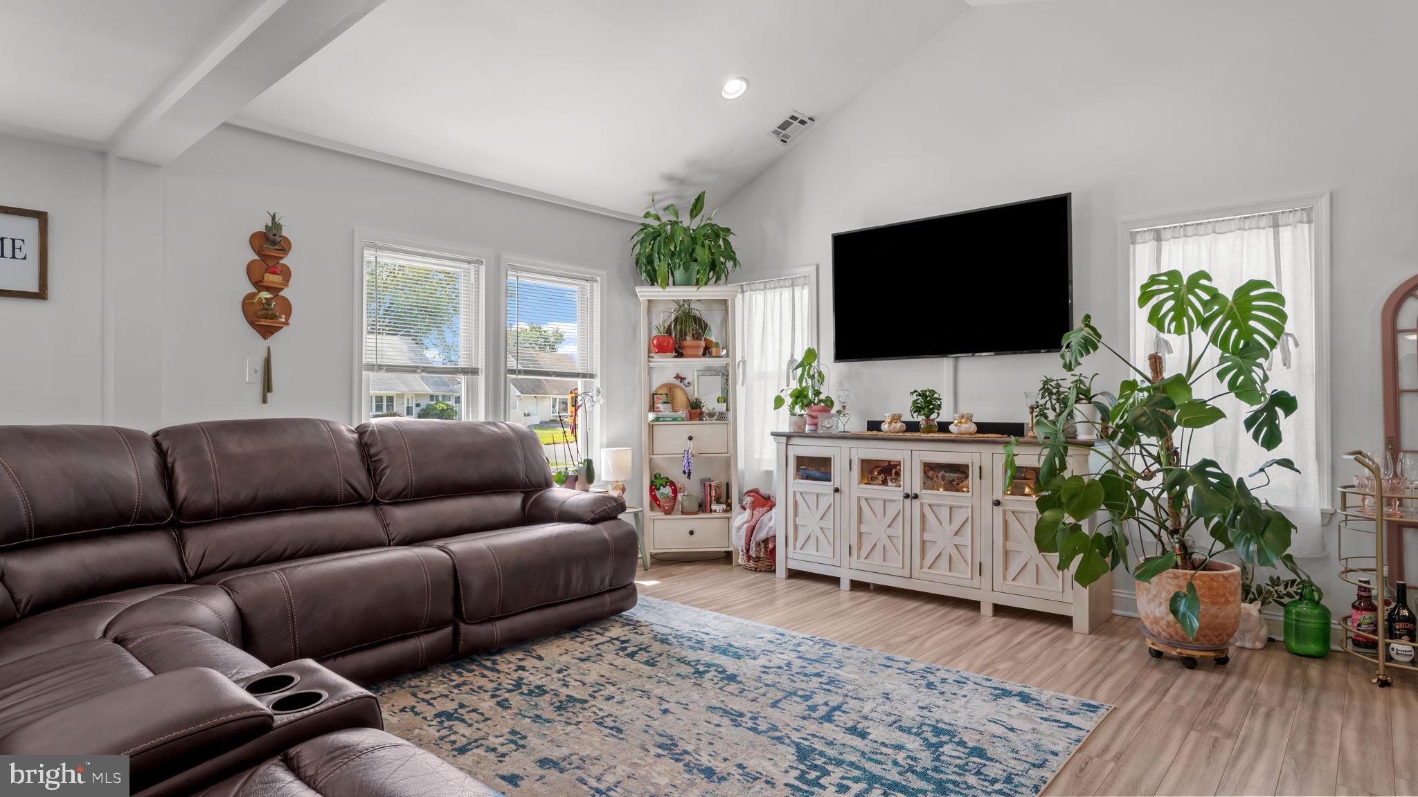 57 Island Road Levittown, PA 19057 - Photo 16 of 50 Gallery Image 16