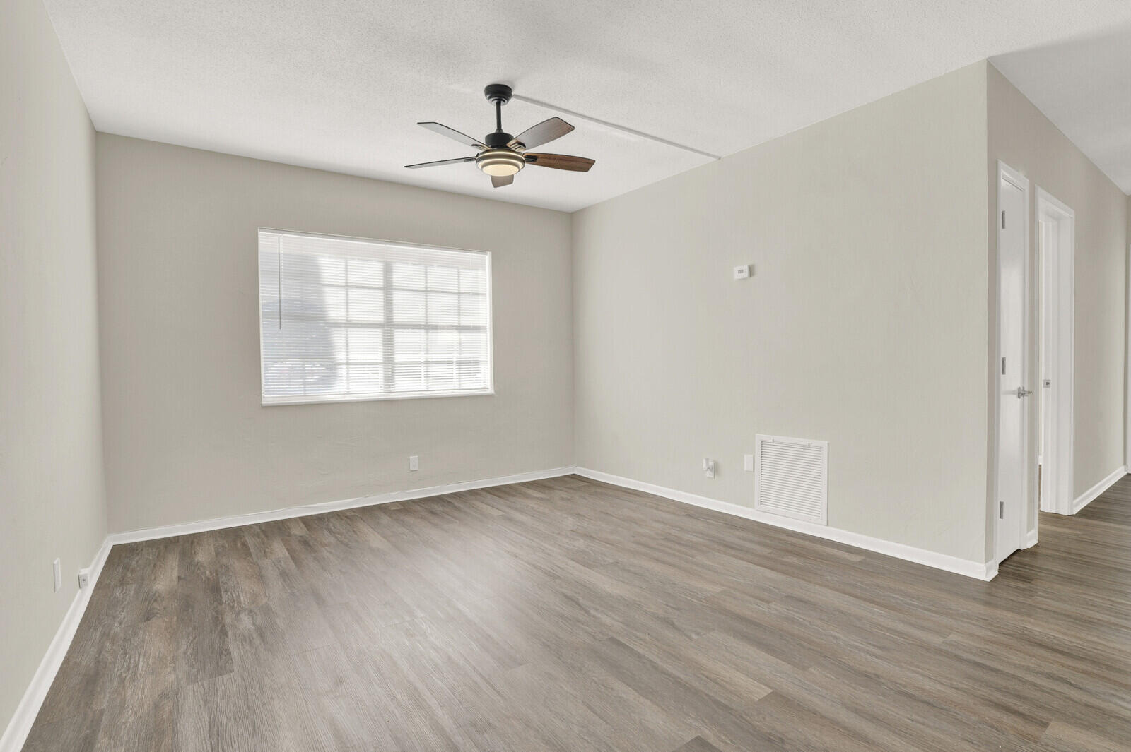 299 Southwest 7th Street, Unit 1040 Boca Raton, FL 33432 - Photo 6 of 17 Living Room/Dining Area