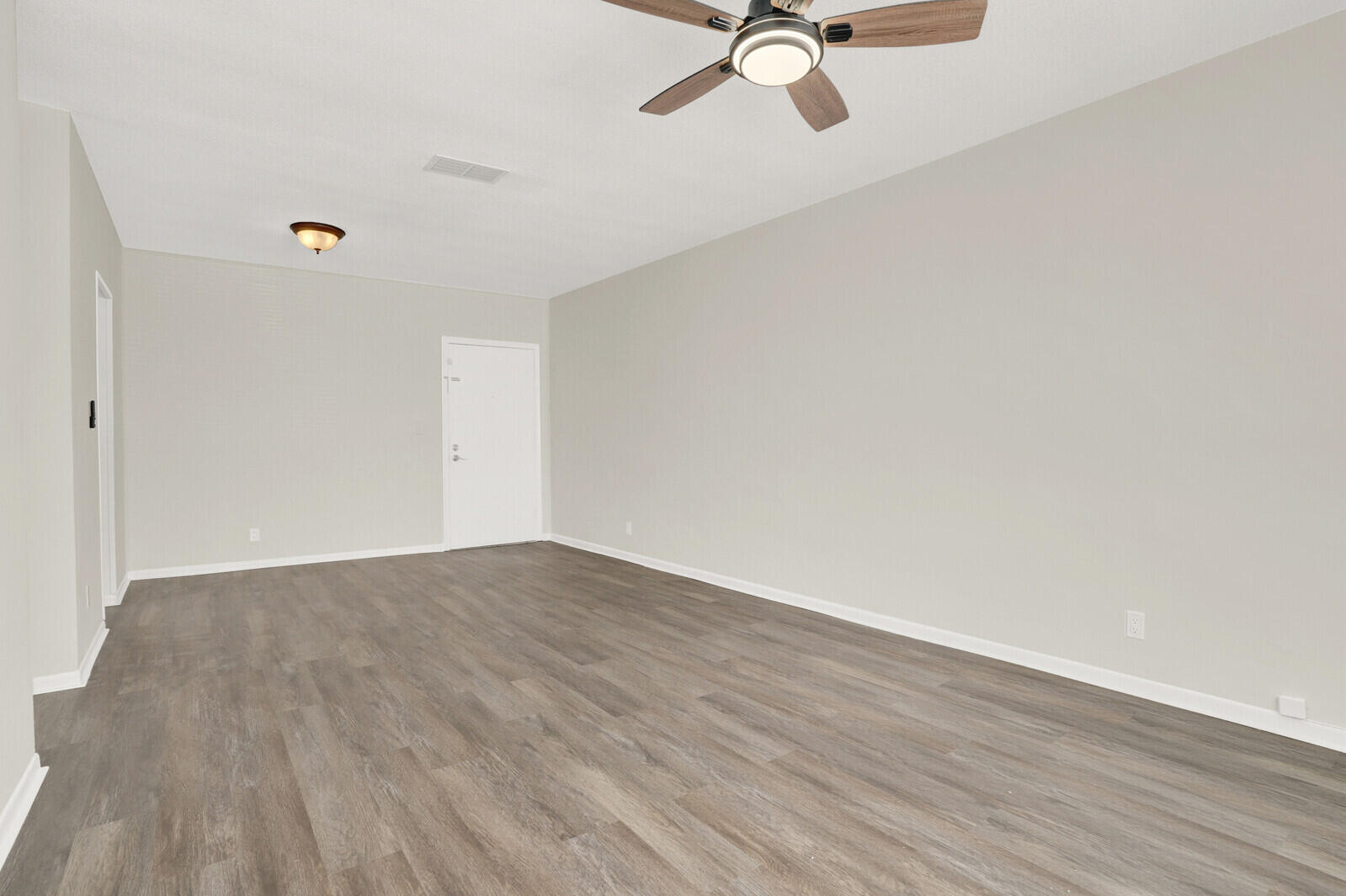 299 Southwest 7th Street, Unit 1040 Boca Raton, FL 33432 - Photo 8 of 17 Living Room/Dining Area