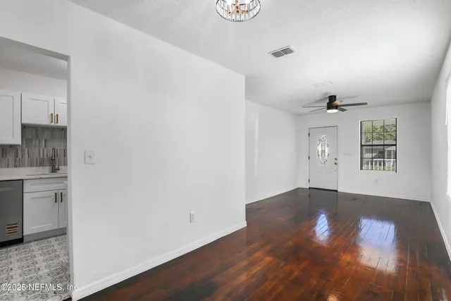 $1,600 | 5246 Sunderland Road, Jacksonville, FL 32210