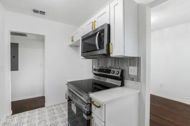 $1,600 | 5246 Sunderland Road, Jacksonville, FL 32210