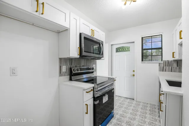 $1,600 | 5246 Sunderland Road, Jacksonville, FL 32210