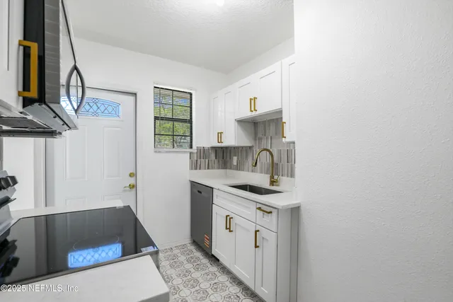 $1,600 | 5246 Sunderland Road, Jacksonville, FL 32210