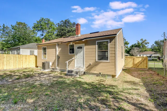 $1,600 | 5246 Sunderland Road, Jacksonville, FL 32210