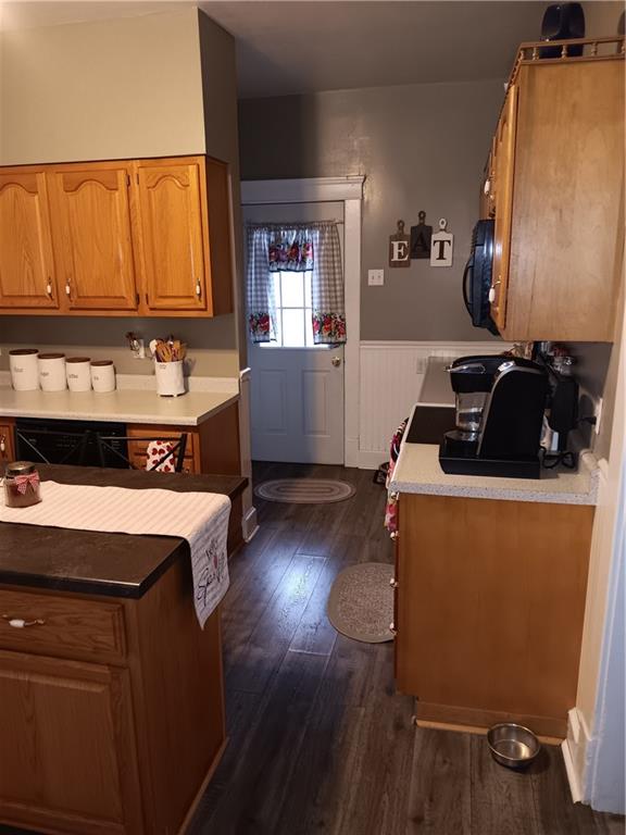 518 Walnut Avenue Scottdale, PA 15683 - Photo 12 of 28 a room with wooden floor and furniture