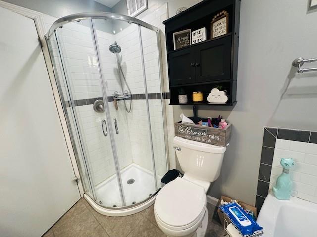 518 Walnut Avenue Scottdale, PA 15683 - Photo 21 of 28 a bathroom with a toilet and a shower