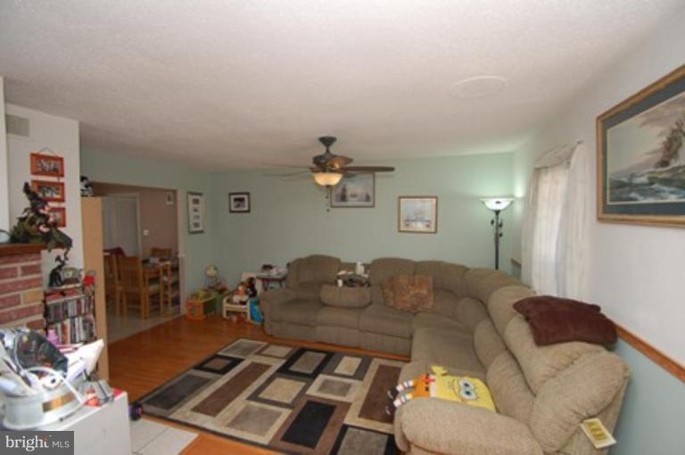300 South Johnson Road Sterling, VA 20164 - Photo 4 of 16 Living Room