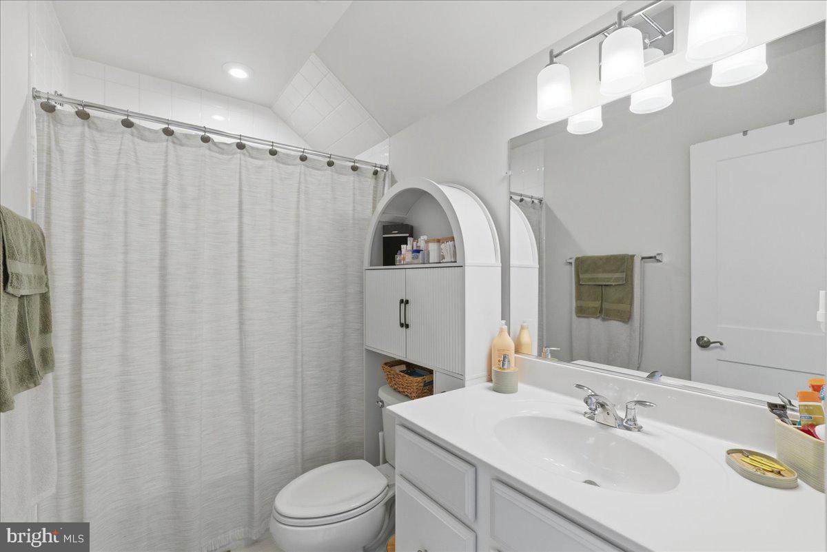 2315 Liberty Loop Herndon, VA 20171 - Photo 29 of 39 Top-floor en-suite bathroom