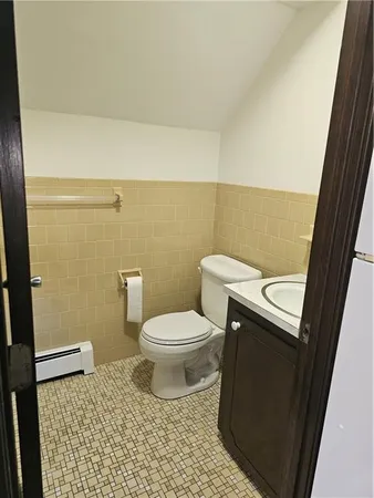 $1,800 | 20 West Warwick Avenue, Unit 3, West Warwick, RI 02893